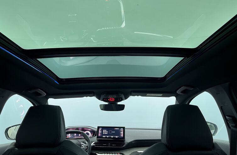 PEUGEOT 5008 SUV Essence