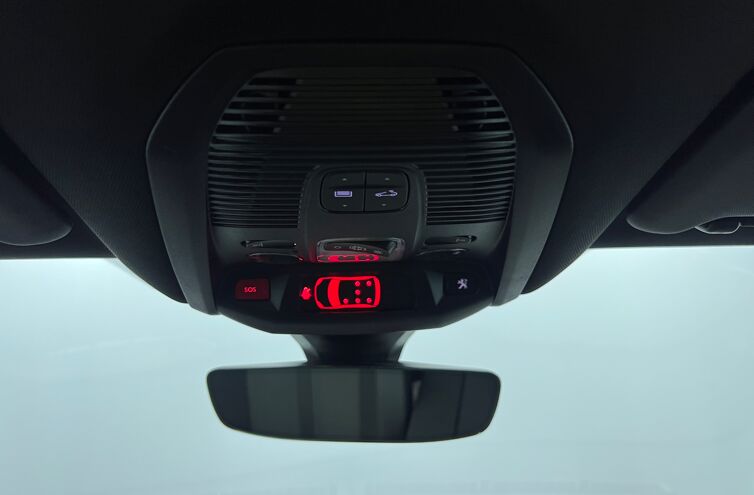 PEUGEOT 5008 SUV Essence