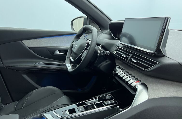 PEUGEOT 5008 SUV Essence
