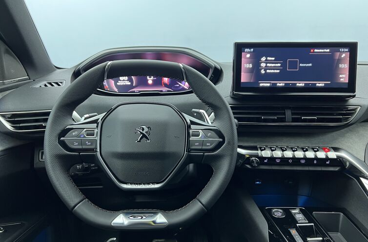 PEUGEOT 5008 SUV Essence