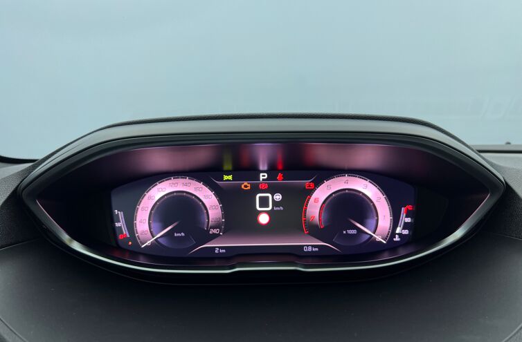 PEUGEOT 5008 SUV Essence