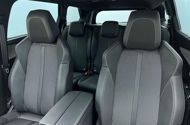 PEUGEOT 5008 SUV Essence
