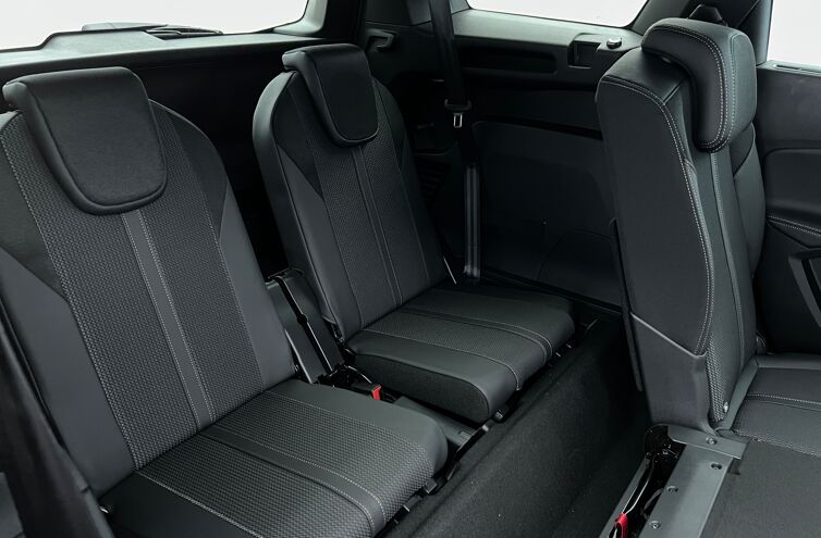 PEUGEOT 5008 SUV Essence