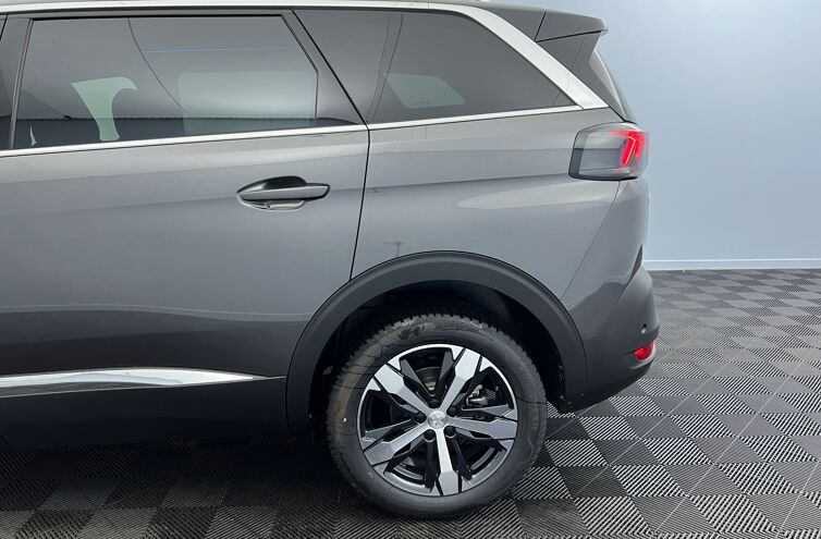 PEUGEOT 5008 SUV Essence