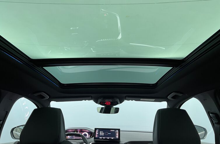PEUGEOT 5008 SUV Essence