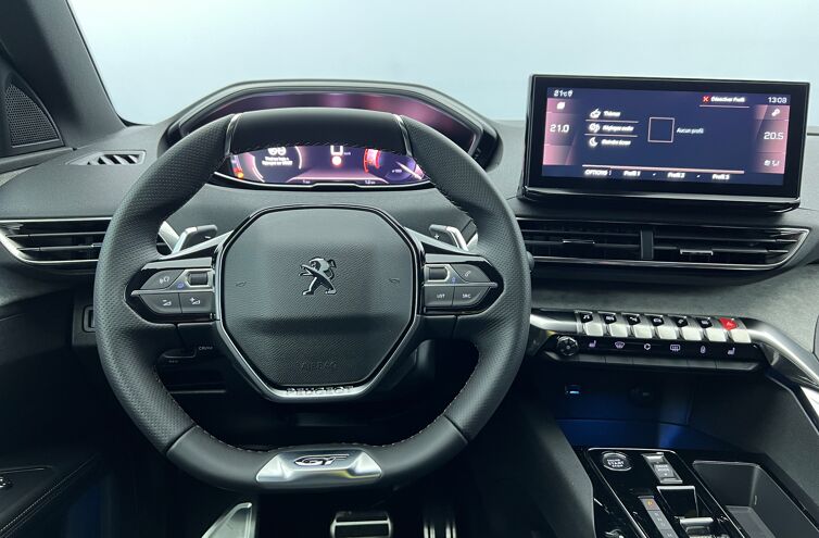 PEUGEOT 5008 SUV Essence