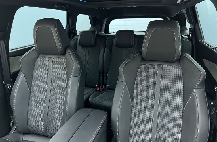 PEUGEOT 5008 SUV Essence