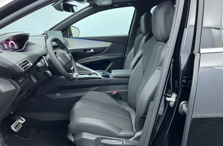 PEUGEOT 5008 SUV Essence