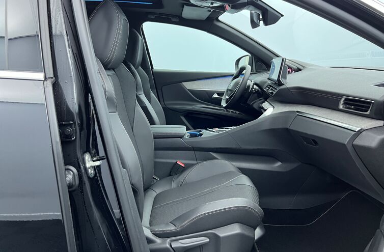 PEUGEOT 5008 SUV Essence