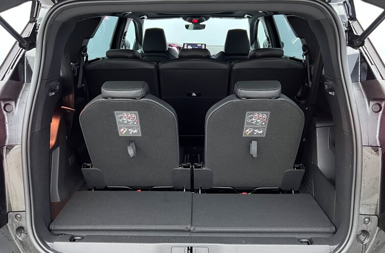 PEUGEOT 5008 SUV Essence