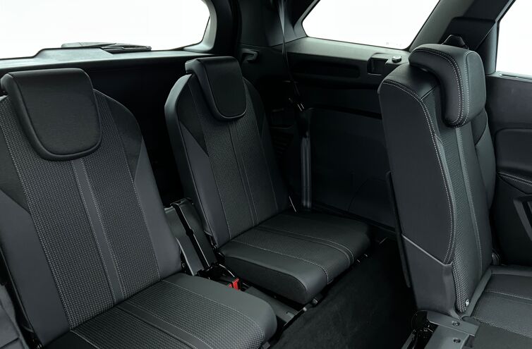 PEUGEOT 5008 SUV Essence