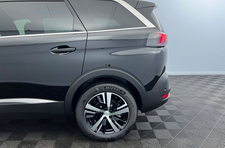 PEUGEOT 5008 SUV Essence