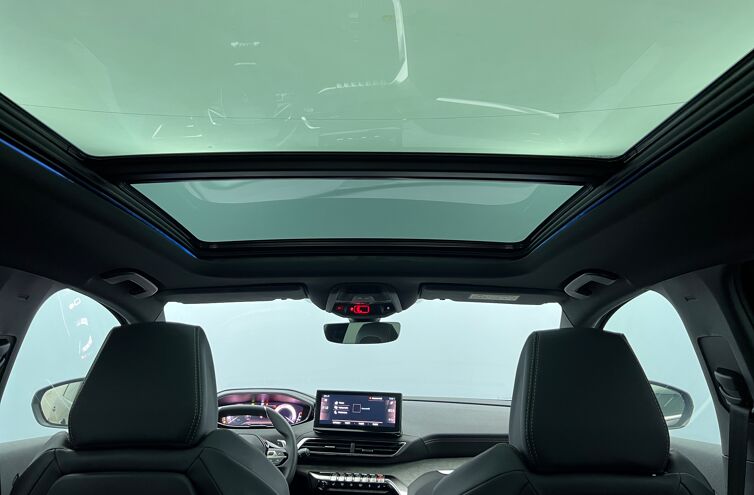 PEUGEOT 5008 SUV Essence