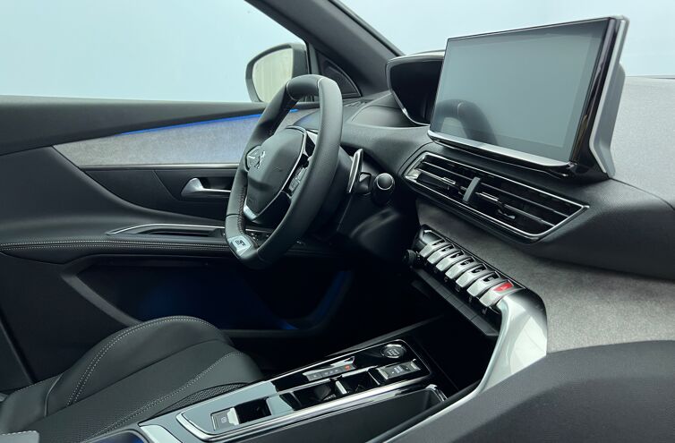 PEUGEOT 5008 SUV Essence