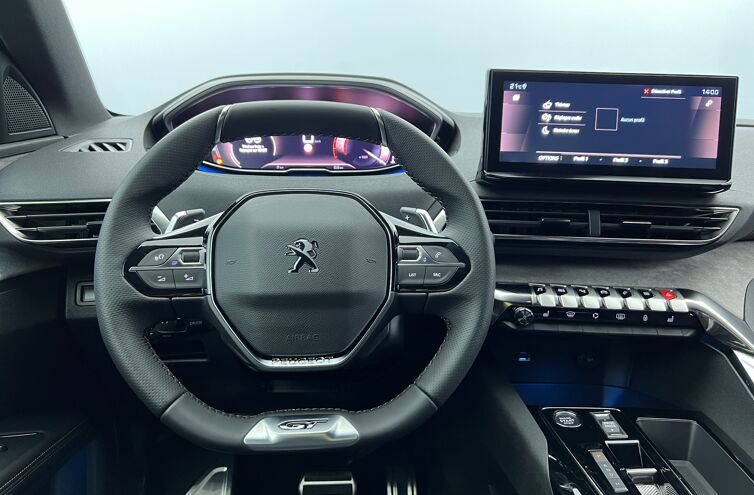 PEUGEOT 5008 SUV Essence