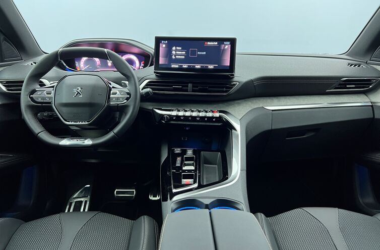 PEUGEOT 5008 SUV Essence