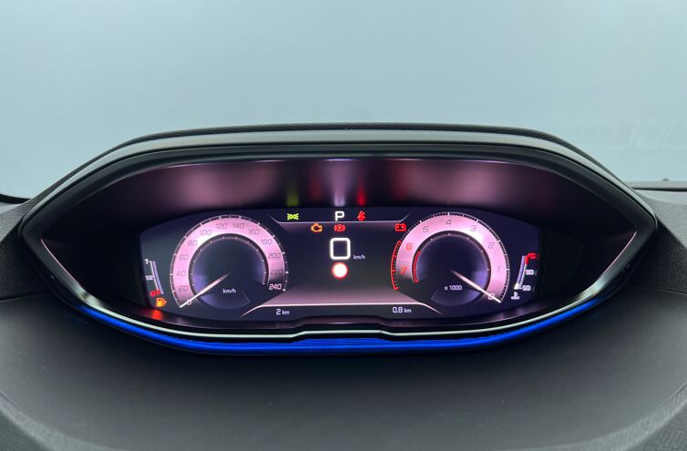PEUGEOT 5008 SUV Essence