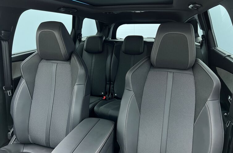 PEUGEOT 5008 SUV Essence