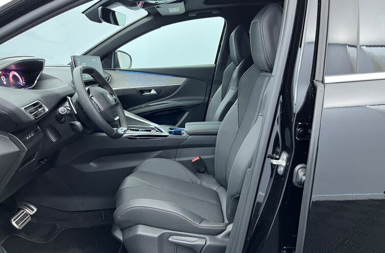 PEUGEOT 5008 SUV Essence