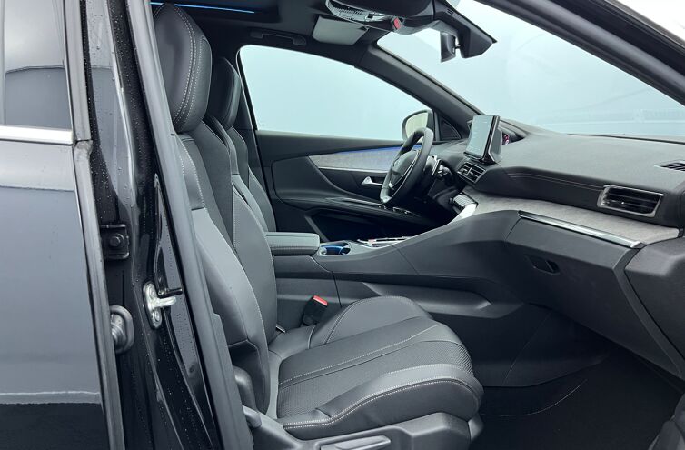 PEUGEOT 5008 SUV Essence