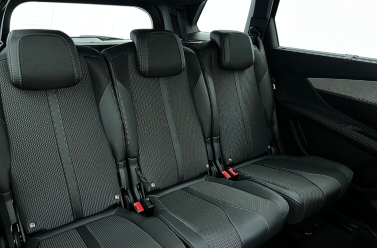 PEUGEOT 5008 SUV Essence