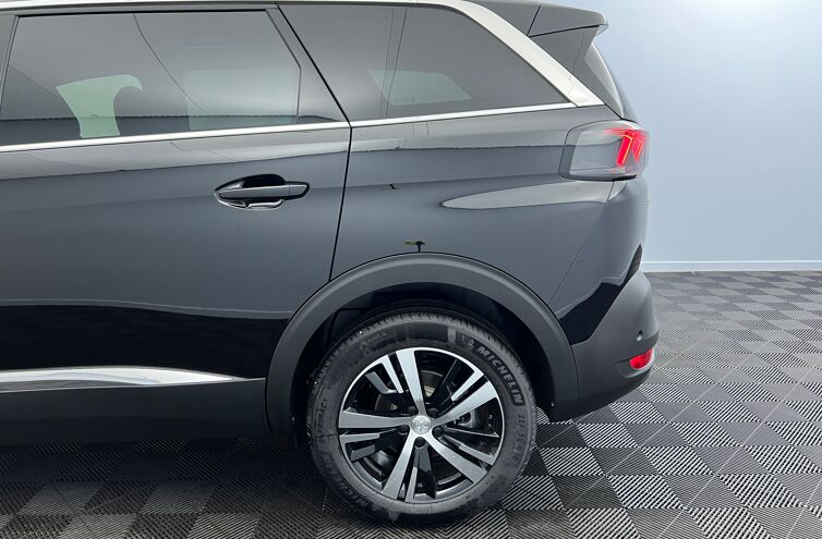 PEUGEOT 5008 SUV Essence