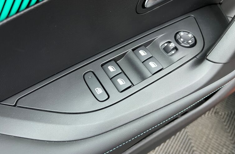 PEUGEOT 2008 SUV Essence