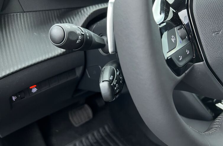 PEUGEOT 2008 SUV Essence