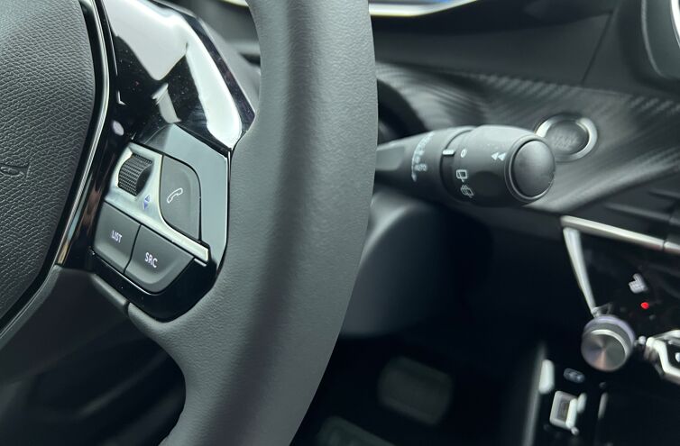 PEUGEOT 2008 SUV Essence