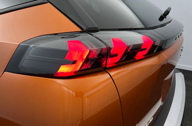 PEUGEOT 2008 SUV Essence