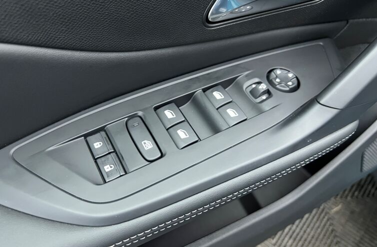 PEUGEOT 408 Nouvelle Berline Essence