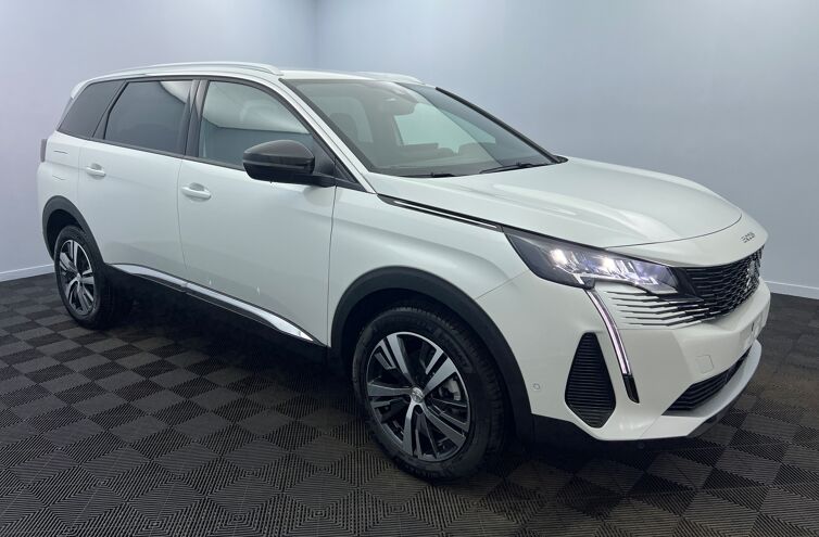 PEUGEOT 5008 SUV Essence