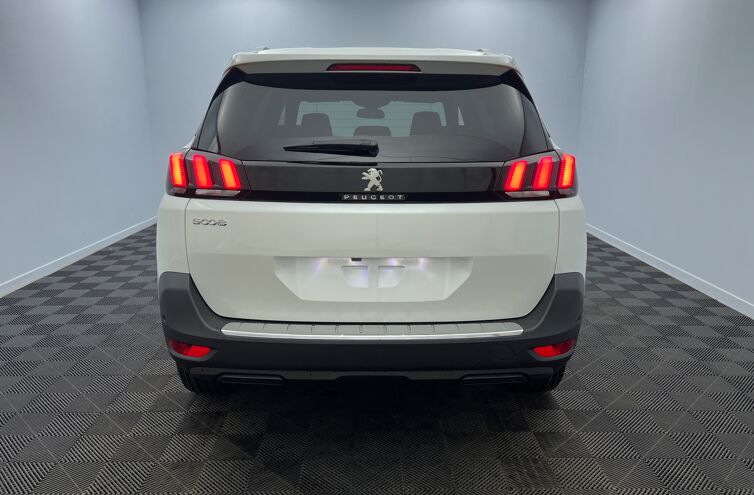 PEUGEOT 5008 SUV Essence