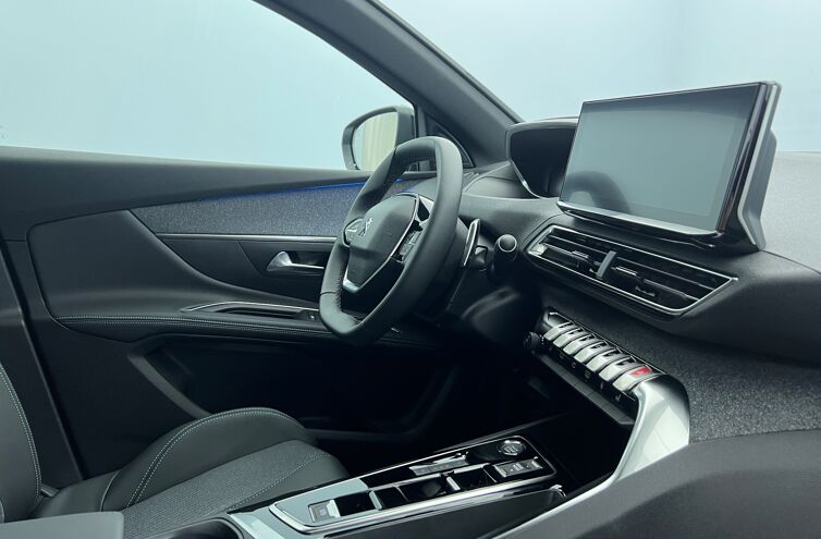 PEUGEOT 5008 SUV Essence
