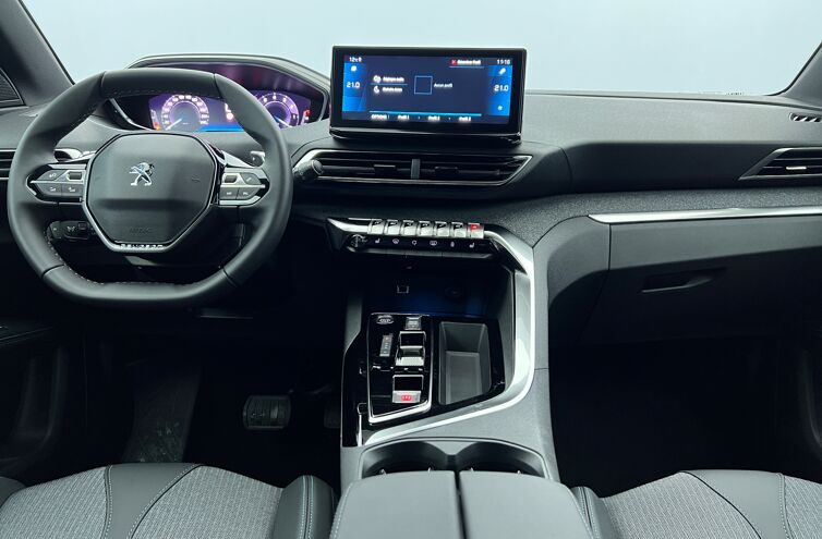 PEUGEOT 5008 SUV Essence