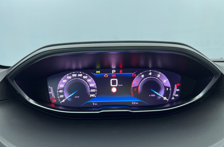 PEUGEOT 5008 SUV Essence