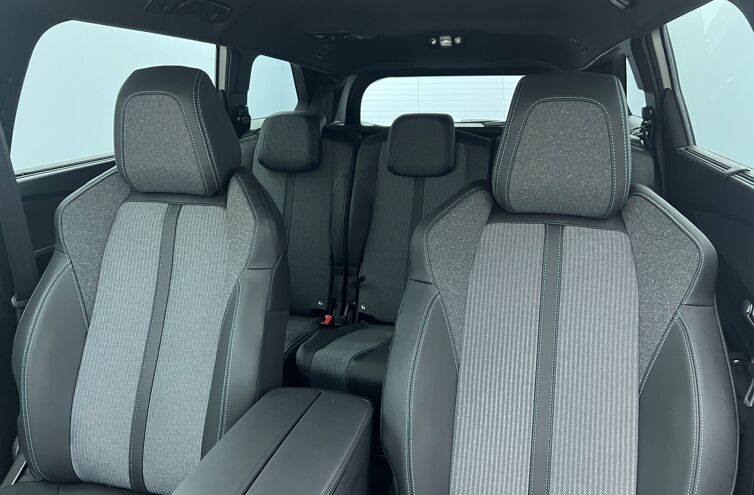 PEUGEOT 5008 SUV Essence