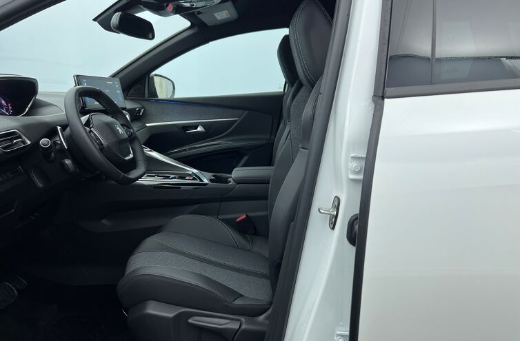PEUGEOT 5008 SUV Essence