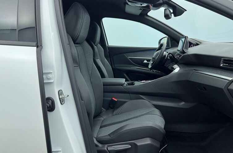 PEUGEOT 5008 SUV Essence