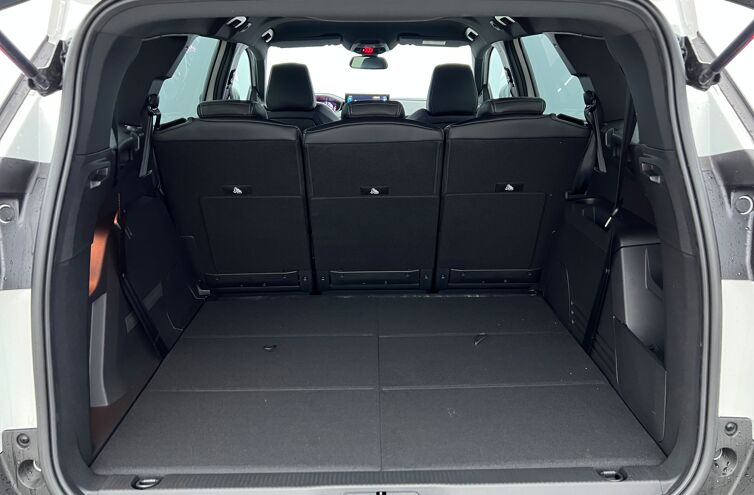 PEUGEOT 5008 SUV Essence