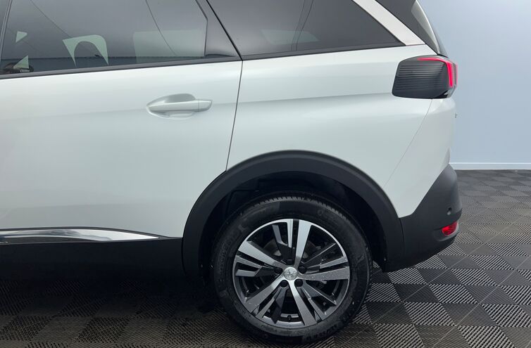 PEUGEOT 5008 SUV Essence