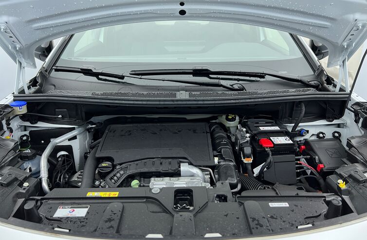 PEUGEOT 5008 SUV Essence