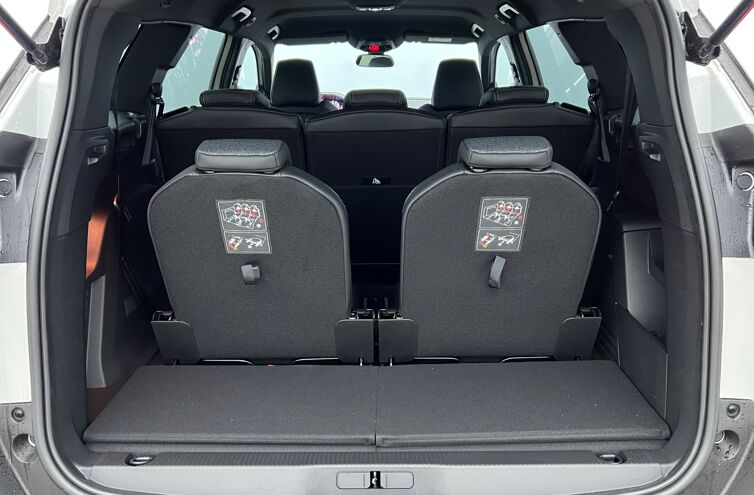 PEUGEOT 5008 SUV Essence