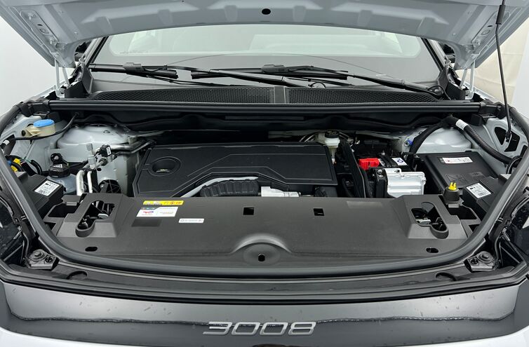 PEUGEOT 3008 SUV Hybride Essence