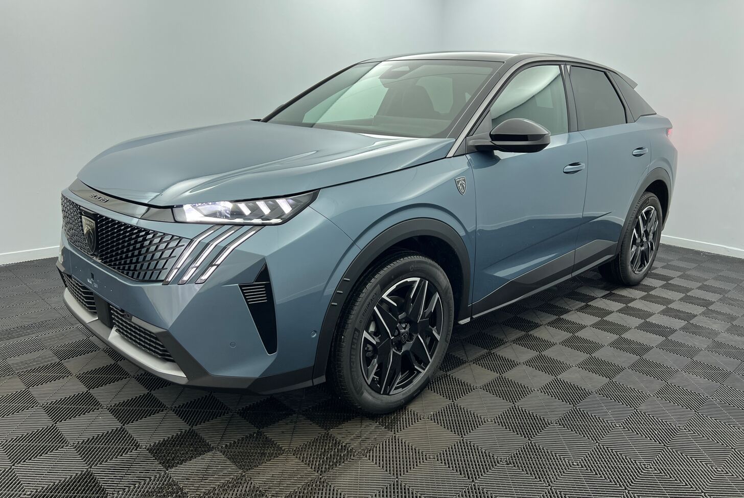 PEUGEOT 3008 SUV Hybride Essence