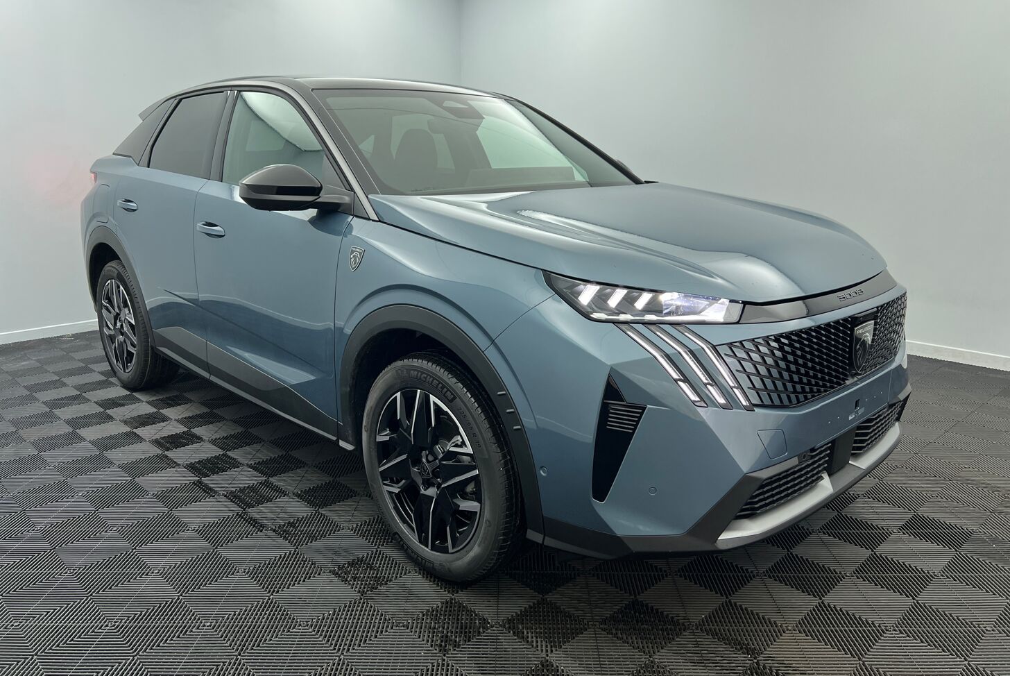 PEUGEOT 3008 SUV Hybride Essence