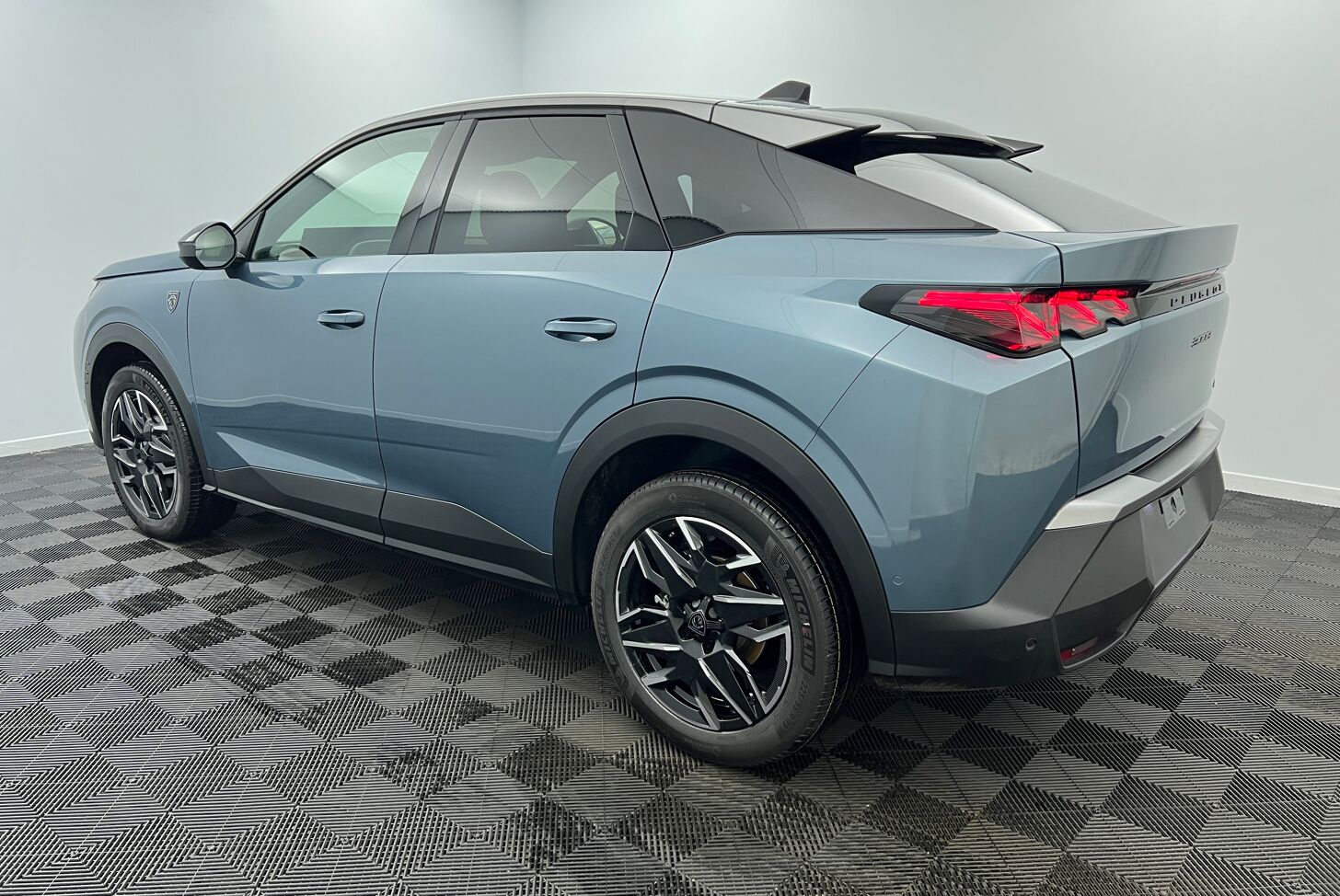 PEUGEOT 3008 SUV Hybride Essence