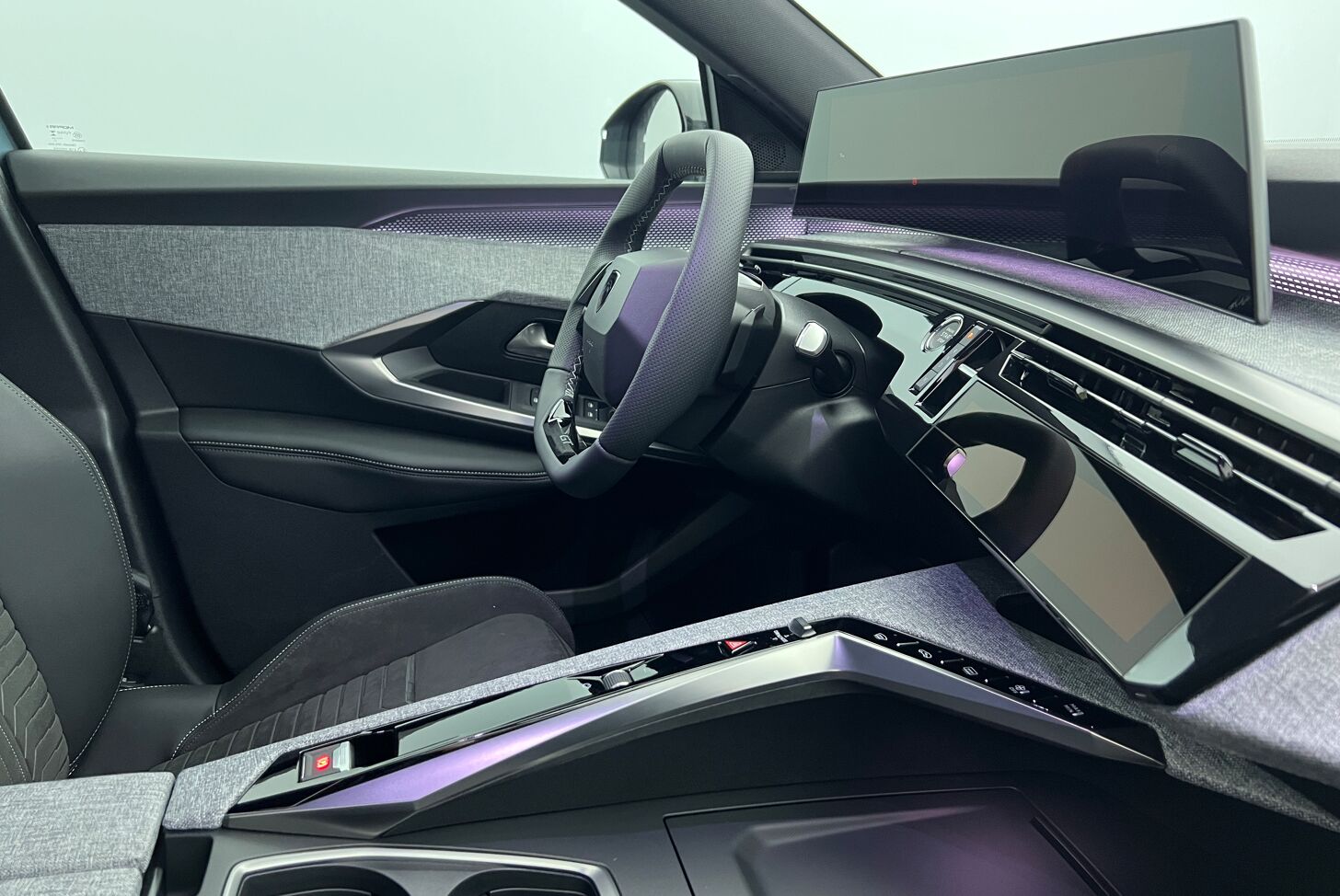 PEUGEOT 3008 SUV Hybride Essence