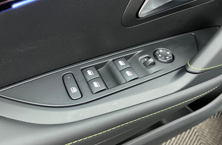 PEUGEOT 208 Citadine Hybride Essence
