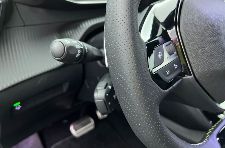 PEUGEOT 208 Citadine Hybride Essence